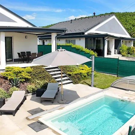 No 121 Bacasba With Heated And Covered Pool Balatongyörök